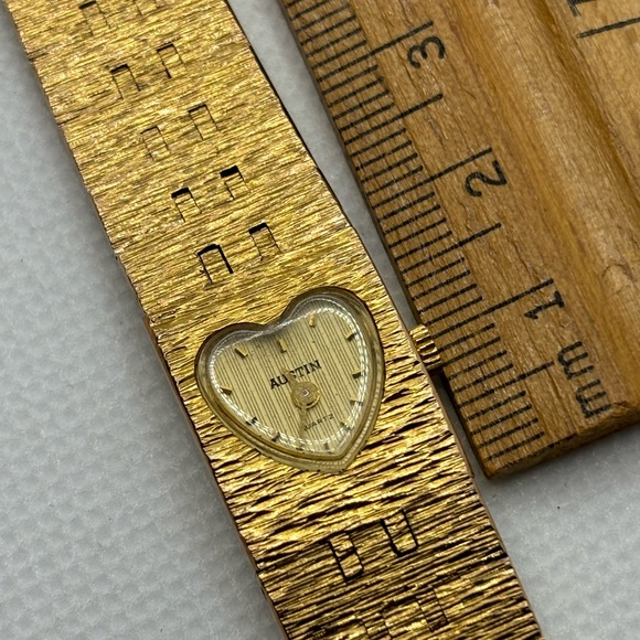 Vintage Austin Small Heart Face Gold Color Bracelet Watch. - Picture 14 of 16